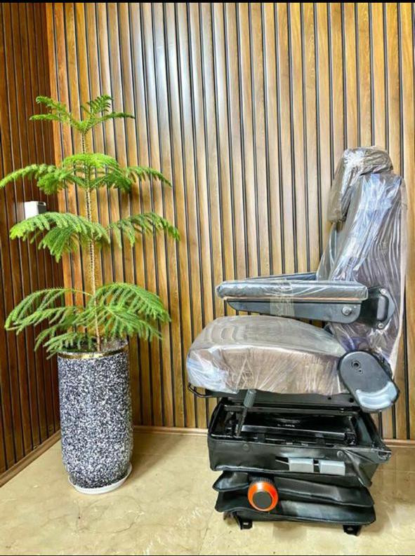 صندلی گردون بیل بکهو با دو عدد زیردستی